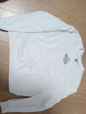 H&M White Crewneck Sweatshirt with Small Black Tag Detail